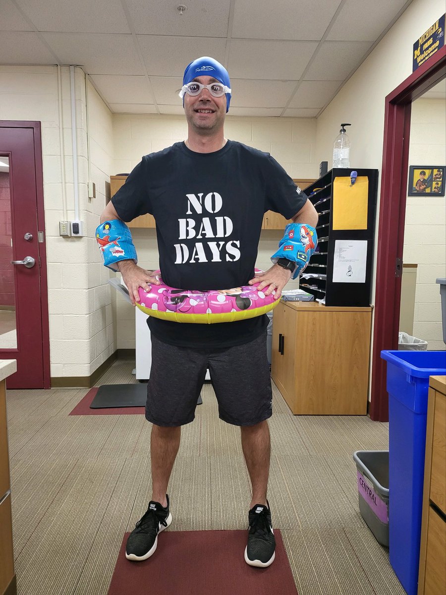 Central_MCSD's tweet photo. Not much I won’t do for kids! Today we take on the dunk tank💦 😂 #MiddieRising #PrincipalsHaveFun #Purpose4Purpose https://t.co/zJOGmfiXyq