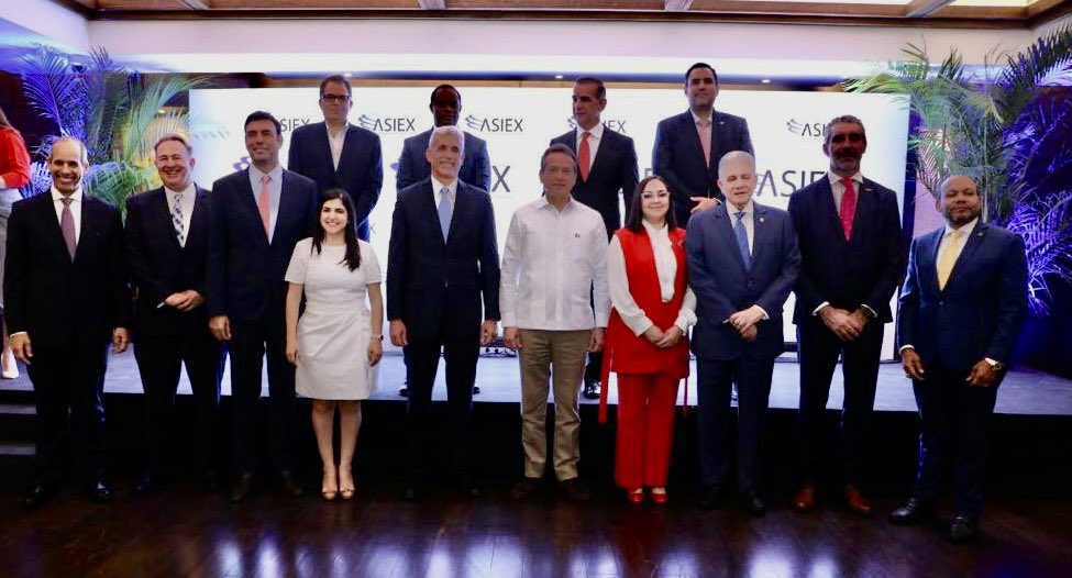 itobisono's tweet photo. Felicitamos a la nueva Junta Directiva 22/23 de @Asiex_RD  y a su nuevo Pte. Alejandro Peña Prieto a quien le expresamos nuestro apoyo para seguir trabajando juntos con el sector privado y así continuar fomentando un mayor flujo de inversión y reinversión de capitales en el País. https://t.co/Ko1sQc8tgS