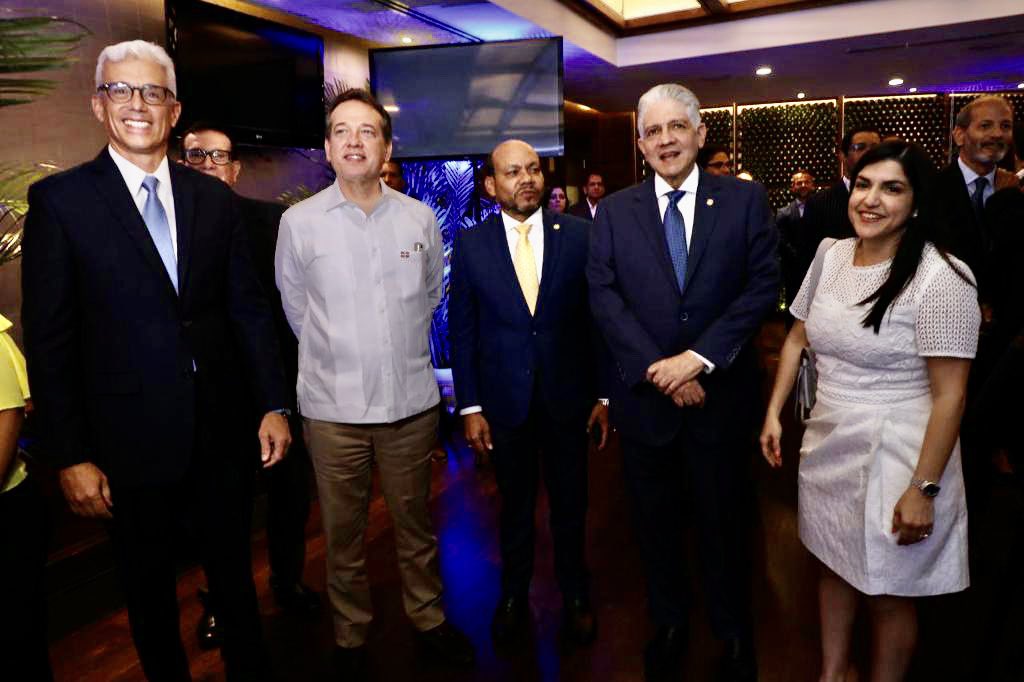 Felicitamos a la nueva Junta Directiva 22/23 de <a href="/Asiex_RD/">ASIEX</a>  y a su nuevo Pte. Alejandro Peña Prieto a quien le expresamos nuestro apoyo para seguir trabajando juntos con el sector privado y así continuar fomentando un mayor flujo de inversión y reinversión de capitales en el País.