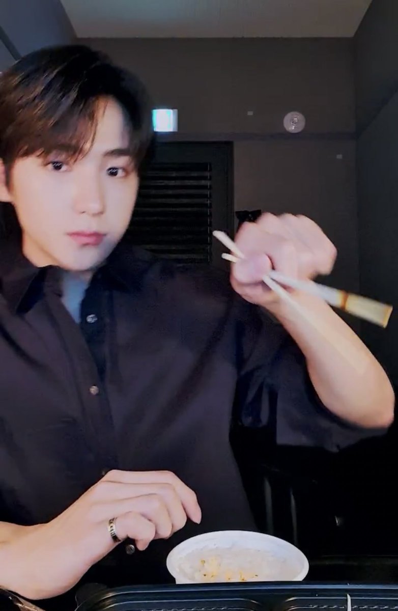 hjleejy's tweet photo. 진짜키요움 머임 https://t.co/rl87I5znB7