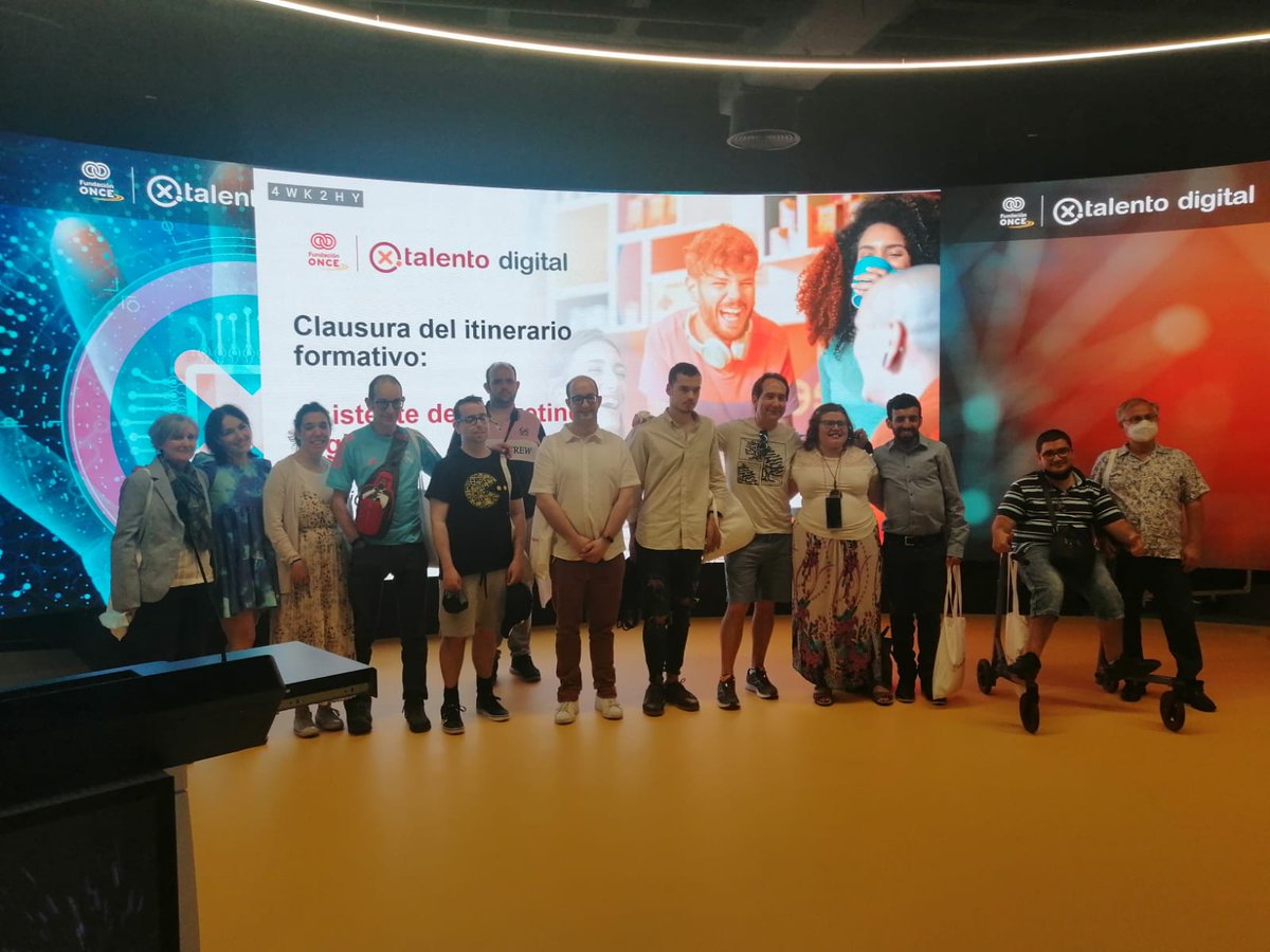 GonzaloCM1993's tweet photo. Gran día para los miembros de #fomarketing21 finalizamos nuestra etapa de asistentes de #MarketingDigital en @portalento_  junto a nuestra querida @OlgaProfe1 https://t.co/ZqrfwsHkhV