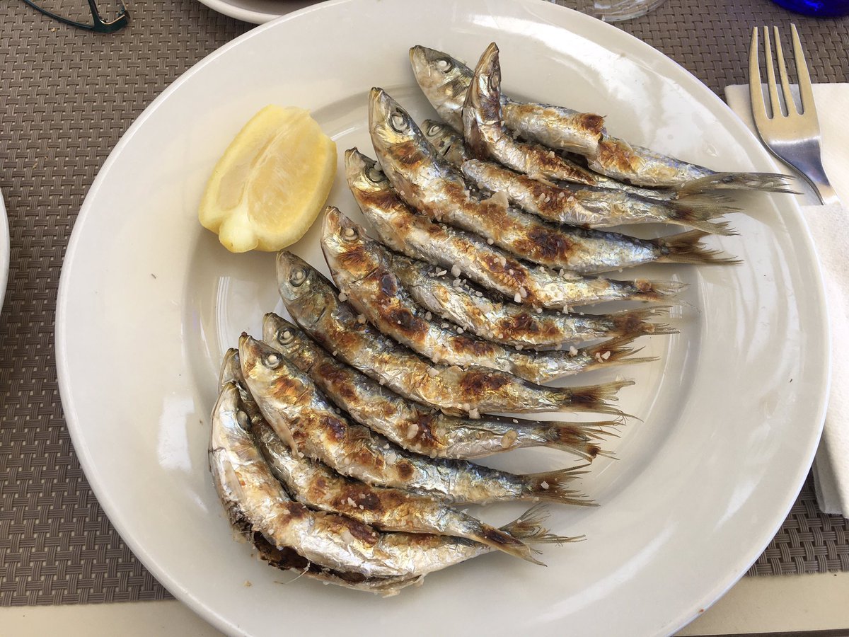 El Sombrero #Marbella <a href="/EspetoPCIH/">Espeto de Sardinas</a> 😍