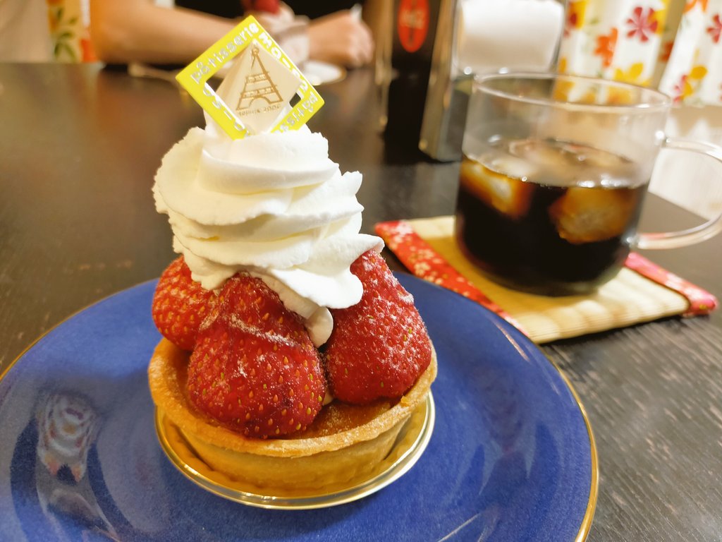 こんばんわ(*^^*)︎💕︎ 今日は、長男の誕生日✨ 夜ごはんは、長男のリクエストの｢しゃぶしゃぶ｣ 写真撮るの忘れた(꒪д꒪II デザートは、ケーキ🍰✨とっても美味しかったです( *´艸`)