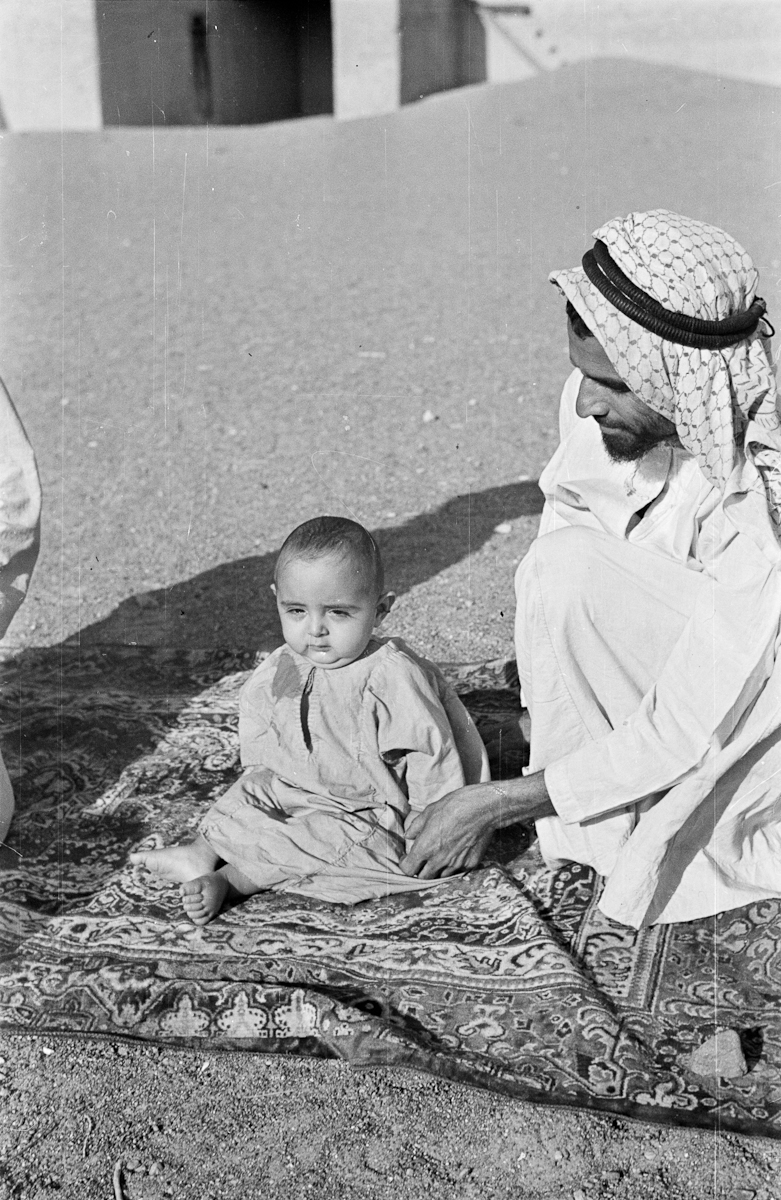 GAbalkhail's tweet photo. إنا لله وإنا إليه راجعون

أحرى التعازي وأصدق المواساة لأخوتي وأخواتي في دولة الإمارات الشقيقة في وفاة الشيخ #خليفة_بن_زايد_آل_نهيان  

 صورتين للشيخ مع والده الشيخ زايد "الأب المؤسس" في سنة 1949م وفي وقتها كان عمر الشيخ خليفة سنة. رحمهما الله جميعاً واسكنهم الفردوس الأعلى. https://t.co/BHpZLPDK3D