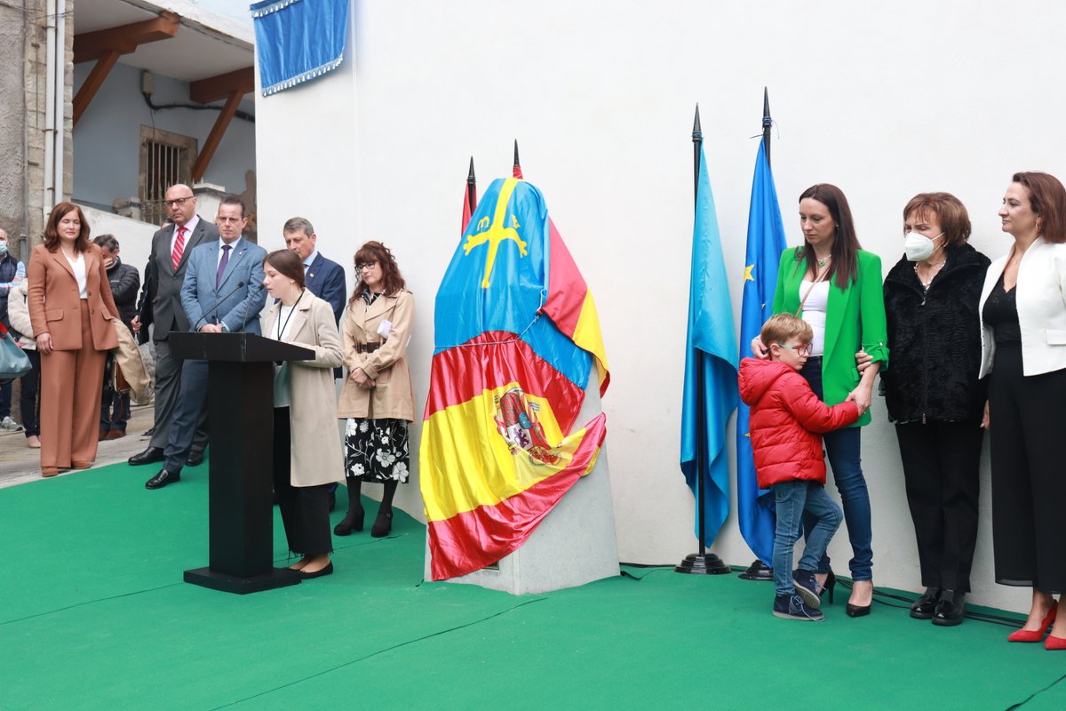 JuntaAsturias's tweet photo. Acto de homenaje de Tineo a Carlos Manuel Rodríguez, el empresario tinetense fallecido que fue el impulsor del grupo cafetero @Cafento. Ha intervenido el presidente de la @JuntaAsturias, @Marcelotineo, que ha estado acompañado por el alcalde, José Ramón Feito https://t.co/RsE9ZyLDDP