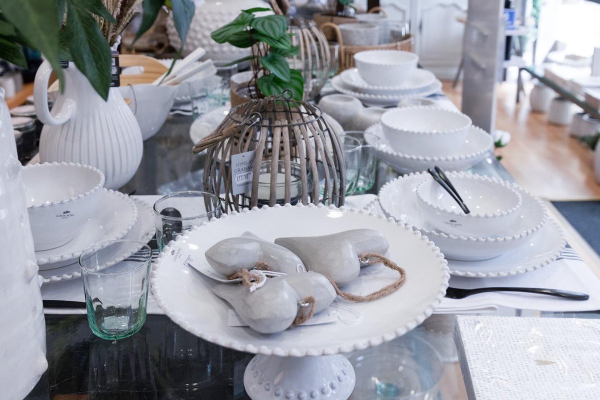CornucopiaWorc1's tweet photo. Pearl Dishware; Timeless crockery, with a classic design bringing a sophisticated and soft backdrop to your everyday table, dreamy alfresco dining or as treat for a special celebration! 🤍

#WorcestershireHour https://t.co/FCfrL92i6y