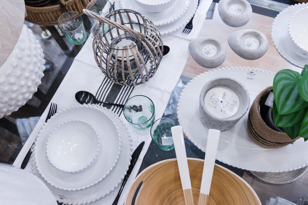 CornucopiaWorc1's tweet photo. Pearl Dishware; Timeless crockery, with a classic design bringing a sophisticated and soft backdrop to your everyday table, dreamy alfresco dining or as treat for a special celebration! 🤍

#WorcestershireHour https://t.co/FCfrL92i6y