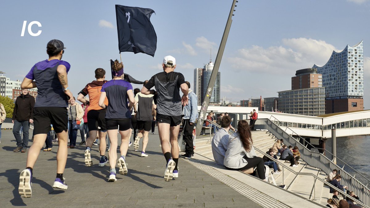 graphmelette's tweet image. Run the weird city #hamburg #onroc #onrunning #runonclouds @on_running #cloudmonster #getweird