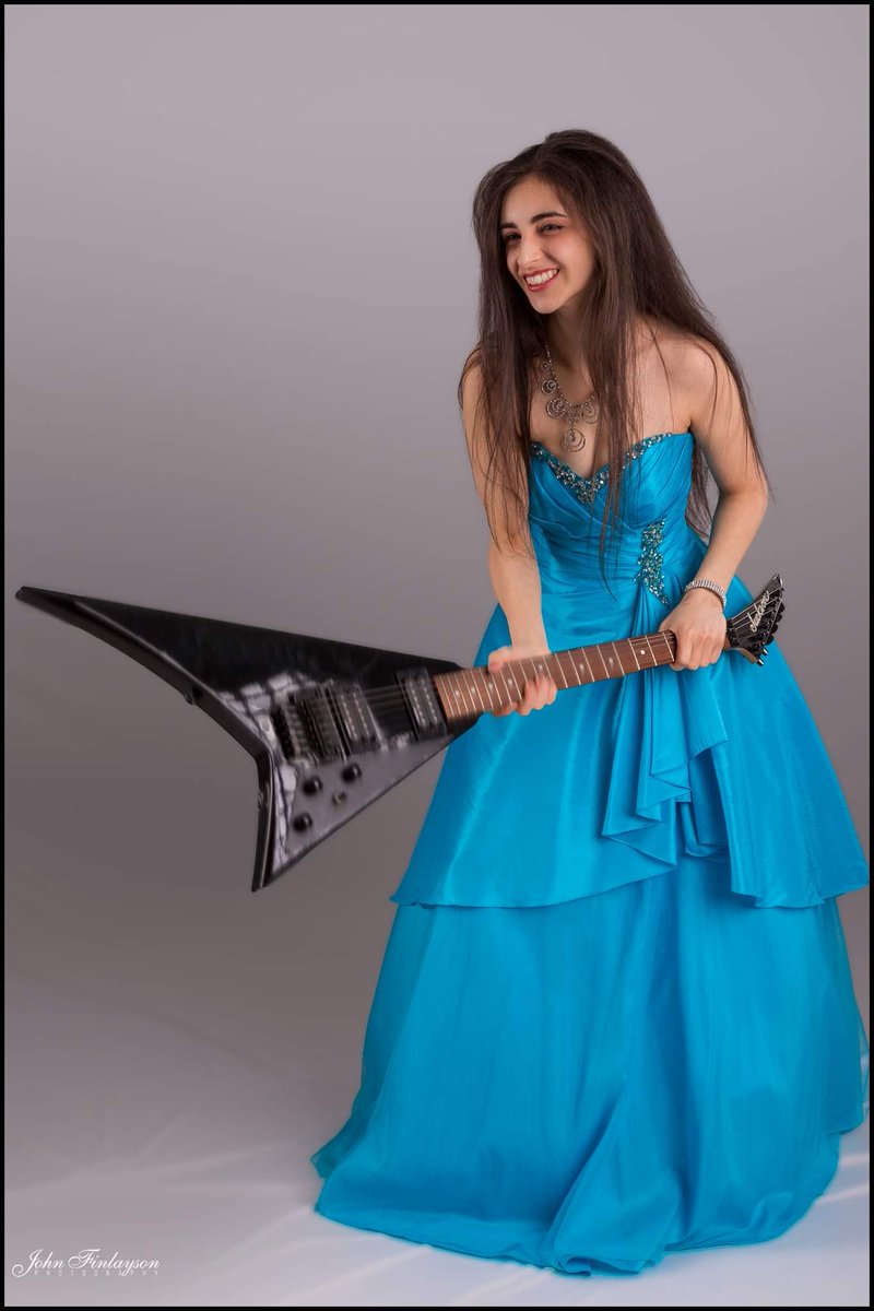 Lisa97Reed's tweet photo. Heavy Metal Cinderella 💙
Photo by John Finlayson 📸

#jacksonguitar #guitarist #ballgown #femaleguitarist #metalmusician #rockmusician https://t.co/pJTB5Cn5Fh