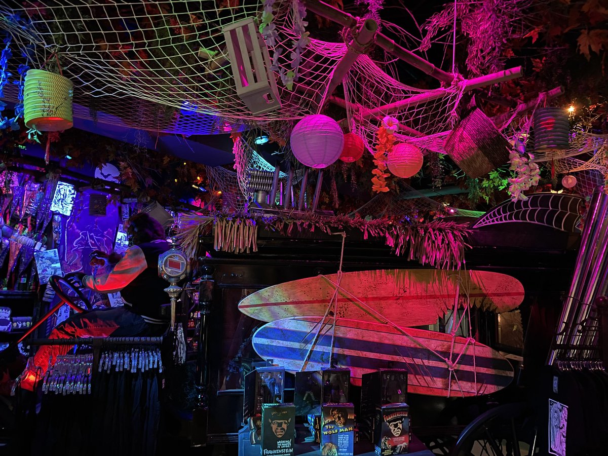 UniNewsToday's tweet photo. FIRST LOOK: Universal Monsters have taken over the All Hallows Hula Boutique for the summer! https://t.co/rESLHY6mVj