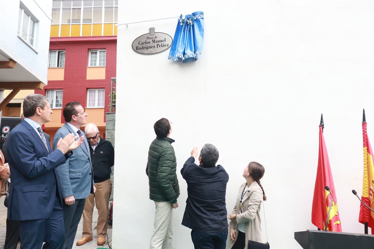 JuntaAsturias's tweet photo. Acto de homenaje de Tineo a Carlos Manuel Rodríguez, el empresario tinetense fallecido que fue el impulsor del grupo cafetero @Cafento. Ha intervenido el presidente de la @JuntaAsturias, @Marcelotineo, que ha estado acompañado por el alcalde, José Ramón Feito https://t.co/RsE9ZyLDDP