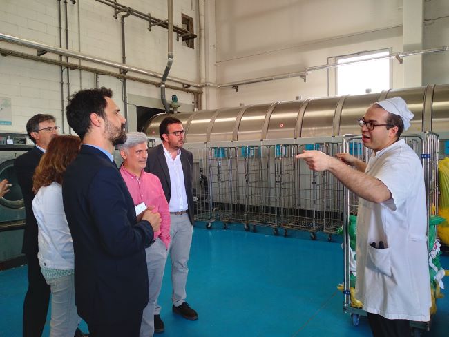 DiariDiscapCat's tweet photo. El conseller Roger Torrent visita Sant Tomàs i es reuneix amb centres especials de treball de Catalunya - Diari de la Discapacitat https://t.co/yHGLe6NDZr @SantTomas_ @rogertorrent @empresacat @_dincat #RogerTorrent #CET #Osona #discapacitat https://t.co/5hpCZHDng6