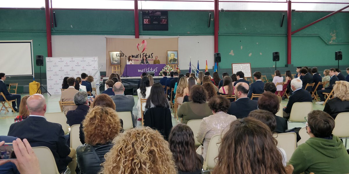 ausevamaristas's tweet photo. Ceremonia de graduación de nuestros alumnos de 2º de bachillerato, celebrando todo lo vivido en estos años en el colegio #SomosMaristas #MaristasEscucha https://t.co/dpMPEpT8LC