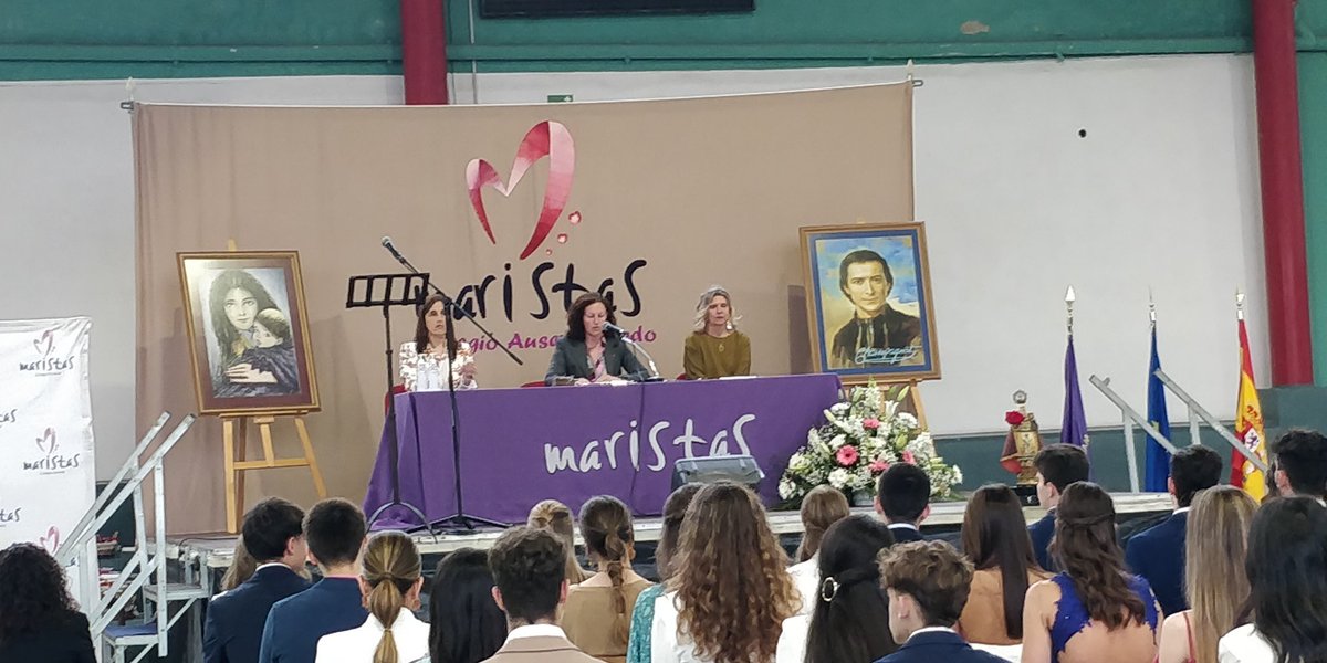 ausevamaristas's tweet photo. Ceremonia de graduación de nuestros alumnos de 2º de bachillerato, celebrando todo lo vivido en estos años en el colegio #SomosMaristas #MaristasEscucha https://t.co/dpMPEpT8LC