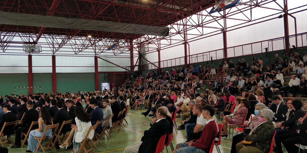 ausevamaristas's tweet photo. Ceremonia de graduación de nuestros alumnos de 2º de bachillerato, celebrando todo lo vivido en estos años en el colegio #SomosMaristas #MaristasEscucha https://t.co/dpMPEpT8LC