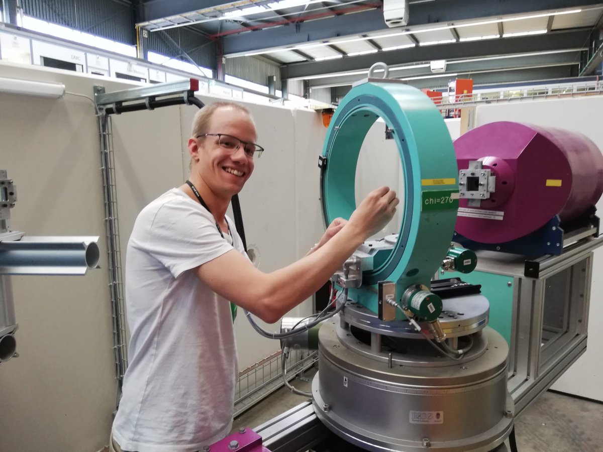 cqumatUZH's tweet photo. 1st year PhD student @jonas_psi quickly got the hang of reciprocal space! He and postdoc @Gedas_Simutis use the diffractometer Orion at the SINQ #neutron source of @psich_en to coalign several crystals of a #quantum 🧲 for experiments at the spectrometer LET at @isisneutronmuon. https://t.co/rJ8zXCiYIM