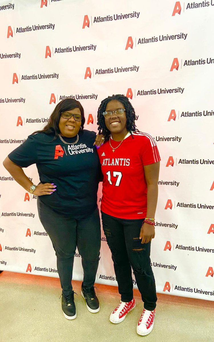 ShandaRoberts76's tweet photo. Congratulations to our babygirl @GnyaRoberts for receiving a scholarship to play Flag Football at Atlantis University! We are so proud of you baby! https://t.co/mV9i1UFens