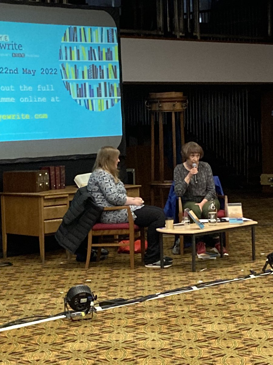 LeughLeabhar's tweet photo. Tha sinn an seo aig Leabharlann a’ Mhitchell airson cur air bhog an leabhair, ‘A’ Fàgail an Eilein’ le Mòrag Law! 🙌 #Gàidhlig @mosgeul @AyeWrite @LuathGaidhlig @LuathPress https://t.co/AuJLw63jzI