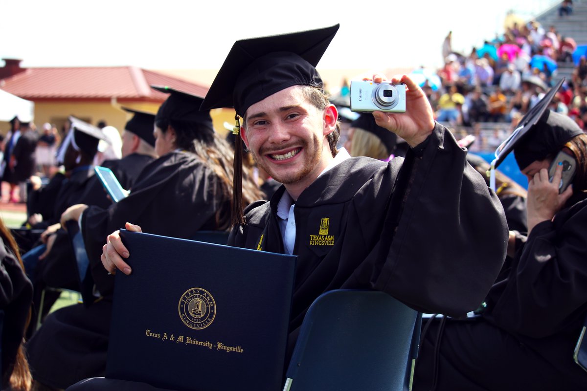 JavelinaNation's tweet photo. #JsUp to our graduates from the College of Arts & Sciences and the College of Education & Human Performance! You DID it! ππππ Once a Javelina, always a Javelina!
#JavelinaNation #TAMUK #javelinas #TAMUK22 https://t.co/nKNskgClhu