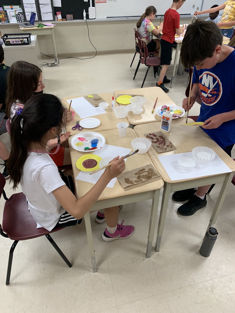missbryla's tweet photo. 2/2 -  Spring art in progress 🎨 https://t.co/3itAeYBza7