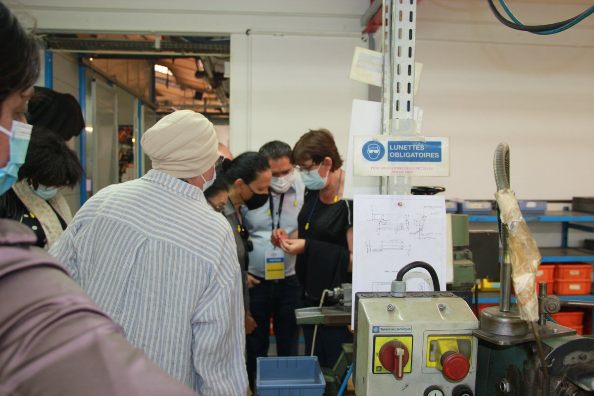 ✈️@poleemploi_IDF de #Mantes poursuit son voyage vers l'#emploi avec les demandeurs de l'accompagnement global.
Visite de l'entreprise <a href="/selmersaxes/">Selmer Saxophones</a> 
Une belle opération pour favoriser le retour à l'emploi
👏Bravo aux équipes
#TeamPEIDF