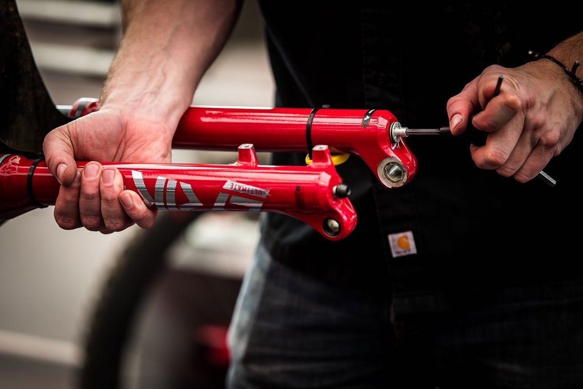 buyabike's tweet photo. Make sure to show your RockShox suspension some love. Performing a regular 50-hour service will help restore small bump compliance and keep your suspension running smooth and friction-free.⁣
⁣
@maddogboris 
@rockshox
@srammtb

#RockShox #sram #freeridemtb #allmountain https://t.co/AfOdOTFhZ0