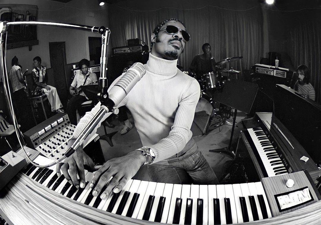 Happy Birthday  drop your fave Stevie Wonder track in the comments   