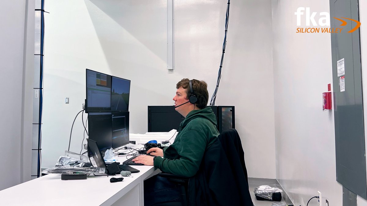 fkaSV's tweet photo. It may look like gaming but actually we're building research tools for the future of mobility!

#mobility #future #automotive https://t.co/5QYzstd6Cz