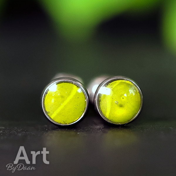 'Like Poison' 🐍

Deze studs vind ik echt super fijn! Ze zijn waterbestendig en hebben geen 'vlinders' als sluitingen maar bolletjes, daarom draag ik ze graag als oorbellen want dan kan ik ermee slapen, maar eigenlijk zijn ze bedoeld als piercing, bij… instagr.am/p/CdgX9JTK8s5/