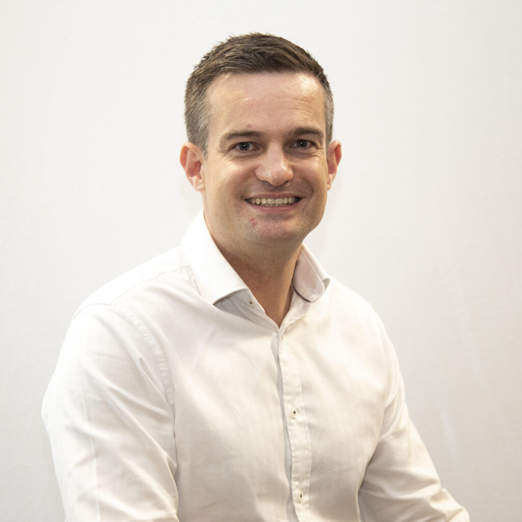 Meet the team, this week we would like to introduce Simon Burke our Operations Director.

With 20 years in financial services, he brings experience in relationship management, operations, structuring and sales.

#whiterosefinance #finance #broker #mortgage #commercialfinance