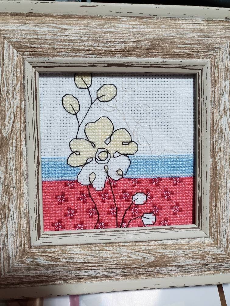 Another new addition to my #etsy shop: Framed flower cross stitch #crossstitch #framedcrossstitch #flowercrossstitch etsy.me/3PjyETr