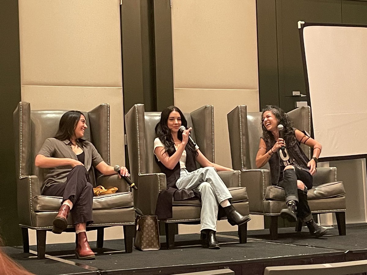 Try not to laugh panel with <a href="/thelilycr/">Lily Richards</a> <a href="/AdelaideKane/">victoria</a> and <a href="/TwiistedRose/">Mandahla Rose</a>! #QFXEast