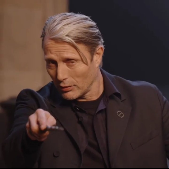 thinkermadsmik's tweet photo. a true wizard #MadsMikkelsen https://t.co/lZSV6H5B6Q
