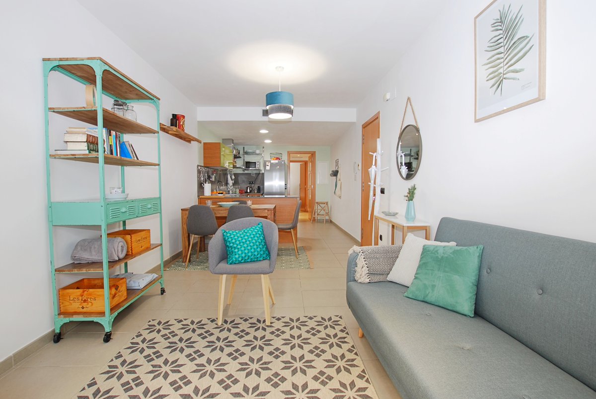 HT_vacacional's tweet photo. ¡Ya puedes reservar tus próximas vacaciones! Precioso apartamento en Vilassar de Mar, ideal para parejas/pequeñas familias! 👍🌊

🛏2 dormitorios
🛁1 baño
🛋Salón comedor 
☀️Terraza
🍽Cocina

https://t.co/qoifEoLGZc

👋 https://t.co/QUd9drIJq7 ☎ 930111954
#HelloTime #VilassarMar https://t.co/y1qzLaZBMS