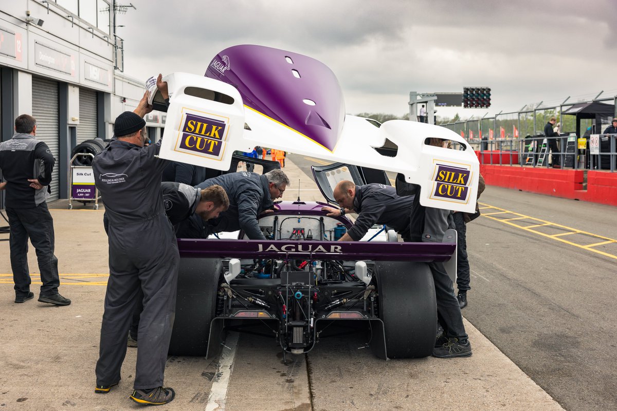 robertovery's tweet photo. ABSOLUTE 90s #IMAGEBYOVERY #silkcutjaguar #XJR11 #FridayFeeling #V6 #Turbo #TWR #DHGracing #motorracinglegends #C1 #doningtonhistoricfestival https://t.co/YpEvJJMXeb