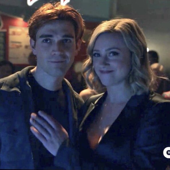 BarchieUpdates's tweet photo. Stop the count!!! #Riverdale https://t.co/SGNQr6ZBwI
