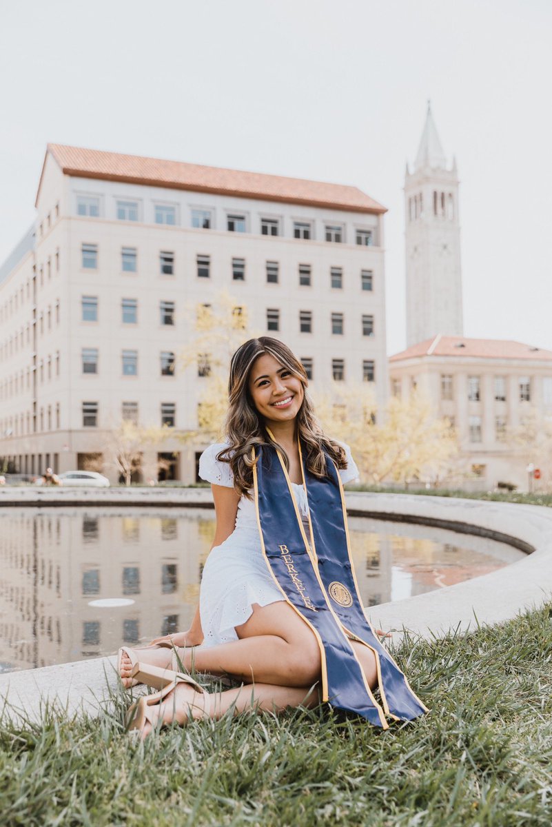 annikakimc's tweet photo. finished undergrad today! 😭 https://t.co/cKedLS4zai