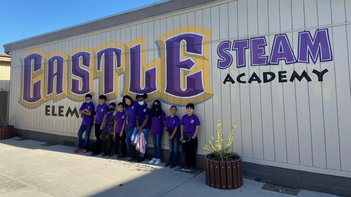CastleSTEAM's tweet photo. We are proud of our Castle Knights for participating in #battleofthebooks. Shoutout to @Mrs_Estrada_5th and @malissaraphoon for the extra work to give our students the opportunity. Four of our students were on the top scoring teams, way. to. go. knights! #wearepbv #castlesteam https://t.co/cQRF69G3bC