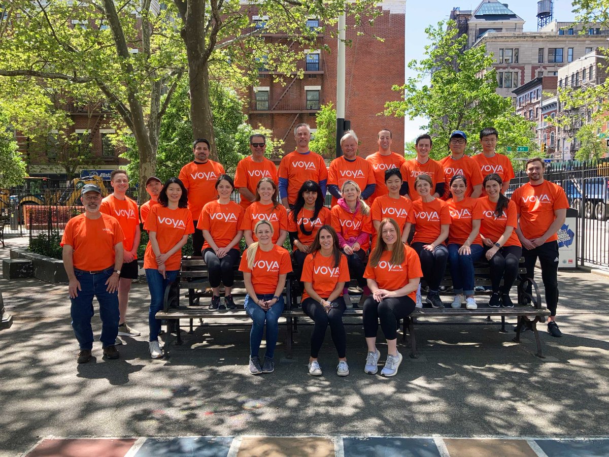 VoyaInvestments's tweet image. Voya volunteers helped paint 22 benches at St. Gaudens Playground in NYC for #NationalDaysofService! #VoyaDifference #NDOS
