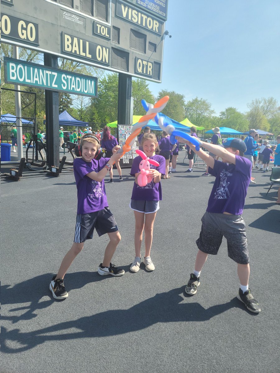 LizzyB815's tweet photo. My boy got to participate in the Special Olympics today! He did the 25 and 50 meter dash and had 2 friends and mom cheering him on! https://t.co/Wd1p9vWDhy