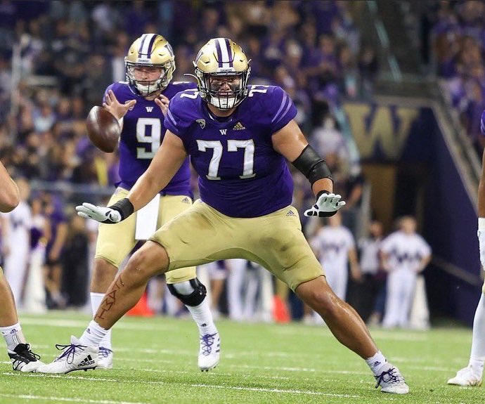 All glory to God!!! I am blessed and thankful to receive an offer from the University of Washington. Thank you <a href="/GrubbRyan/">Ryan Grubb</a> and <a href="/MDFootball/">Mater Dei Football</a> #PurpleReign