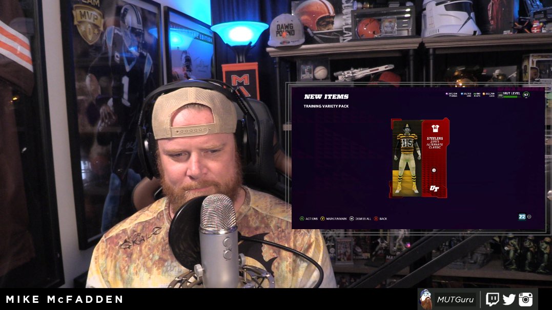 MUTGuru's tweet photo. Of course..๐
#BubbleBees๐
(PS: stream cominโ back #Soon) https://t.co/1oknuw1pJg