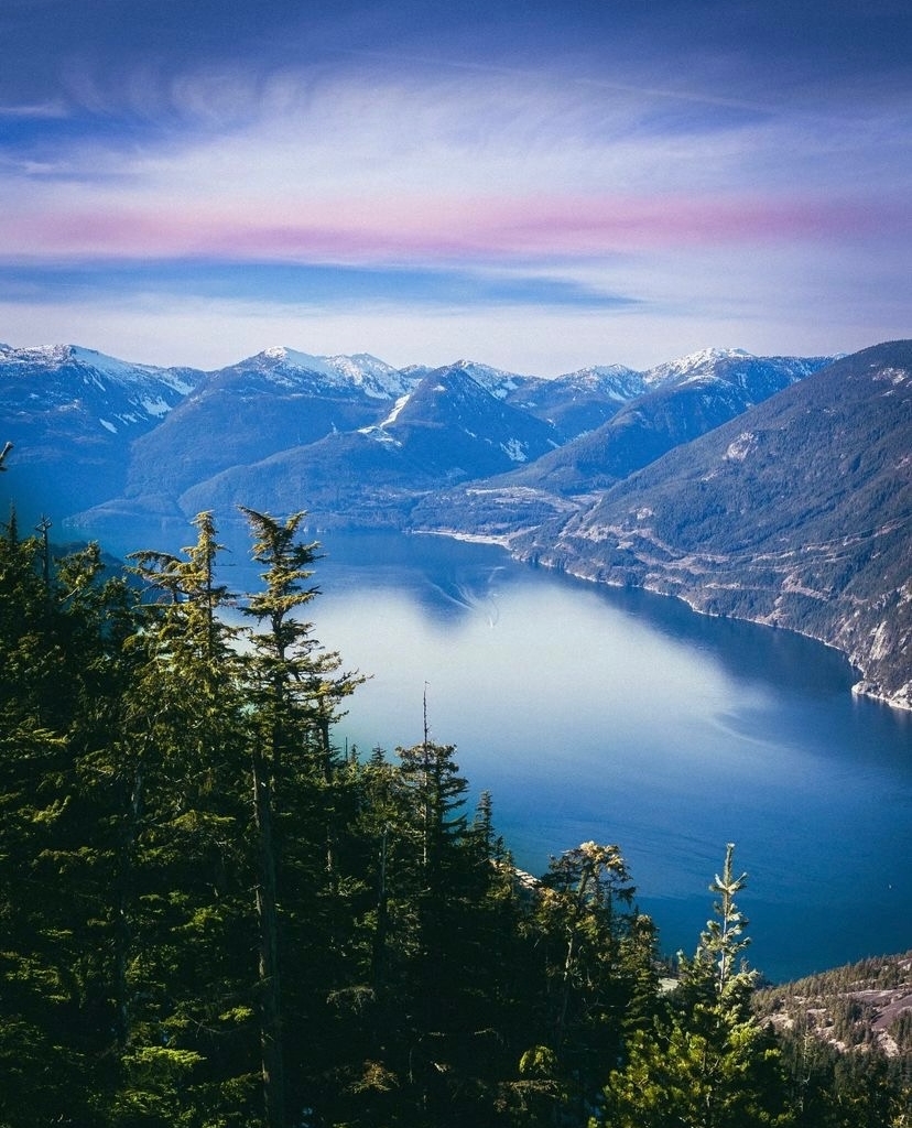 FraserRivKeeper's tweet photo. For #FRKFeatureFriday this week, we’re featuring a stunning photo of the spectacular view from the mountaintops of Vancouver!
Make sure to tag your water photos with #FRKFeatureFriday for a chance to be featured!
📷: robinnshaw, Instagram
#Mountains #Water #Hiking https://t.co/qBOWU1RQii