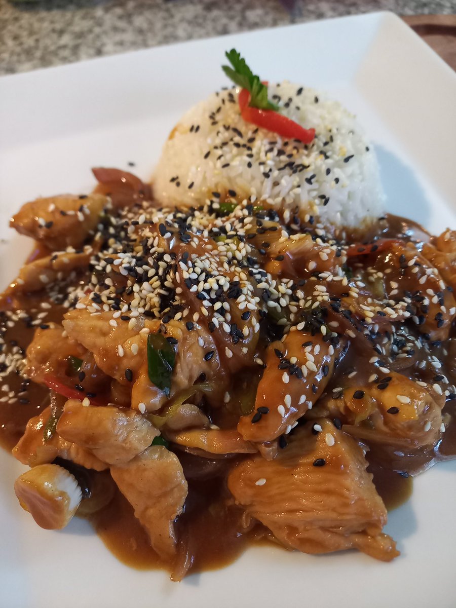 luispatricio6's tweet photo. Un rico Bulgogi de pollo  fácil ,rico , novedoso y a muy bajo costo  🧑‍🍳🔥🇨🇱🇰🇷 hoy con lo mejor de la cocina coreana #coreanfood #cocinaabajocosto #luispatocorrea_chef https://t.co/EyziPSXwHL
