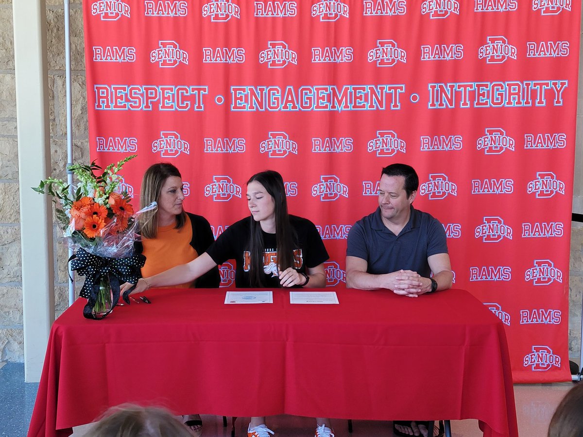 DBQSeniorRams's tweet photo. Olivia Baxter signing to continue her academic and athletic career at Wartburg College! https://t.co/itL5OMGNbO