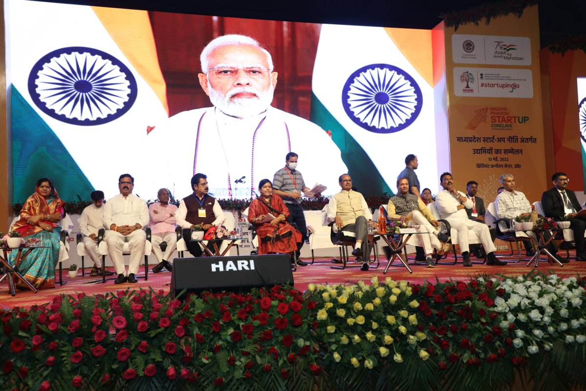 स्टार्टअप क्रांति देश को नई ऊंचाइयां दिलाएगी - प्रधानमंत्री श्री नरेंद्र मोदी*
प्रधानमंत्री श्री नरेंद्र मोदी ने मध्यप्रदेश की नई स्टार्टअप नीति तथा पोर्टल का किया शुभारंभ।
RM - m.facebook.com/story.php?stor…

#MPStartupPolicy2022 
#MPstartupconclave2022 
<a href="/PMOIndia/">PMO India</a>
<a href="/CMMadhyaPradesh/">Chief Minister, MP</a>