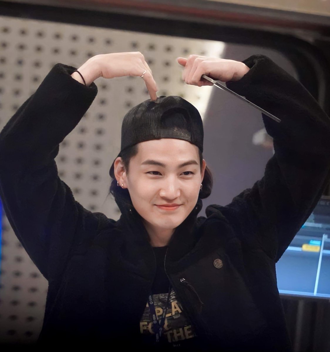 LOVEJB_TUAN's tweet photo. @AILove31259762 @jaybnow_hr @GOT7 รักคำเดียวเลยตี๋🥰💙

Happy 1 year to our Soloist JAY B 
#1YearWithSoloistJAYB 
#SwithItUp 
#JAYB #제이비 @jaybnow_hr  #GOT7     #갓세븐     #IGOT7     @GOT7 https://t.co/pkG5Q40xIa