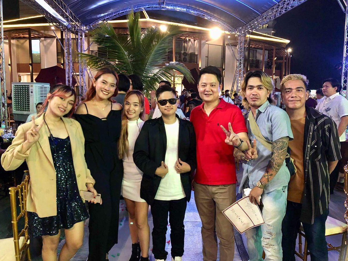 Maesioson_'s tweet photo. Thankyou for inviting Us ✨
Dinnerdate , thanks giving W/  our President @bongbongmarcos  🥺 🇵🇭
Isang karangalan po makasama sa kasaysayan na ito. 🙏 
#aladdinrecords #uniteam #bbmsarah https://t.co/6NKJObu5JK