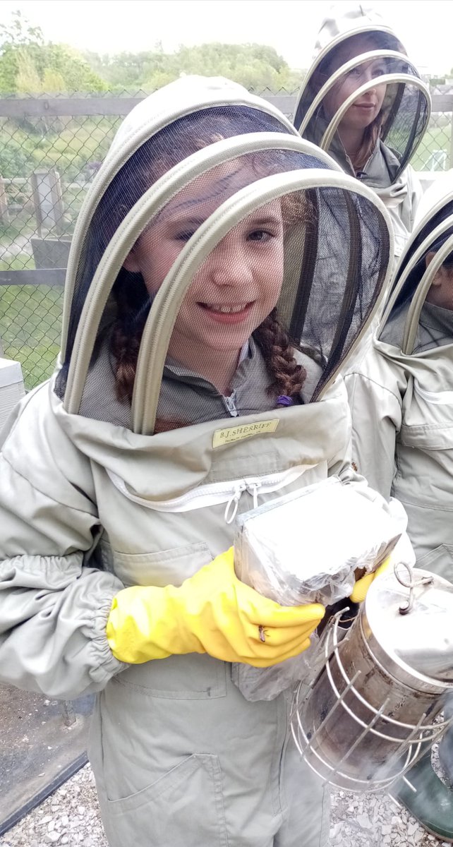 beekeepingkids's tweet photo. First day in the #bees for our newbie Bee Team, couldn't have been more proud of them all, wonderful questions, enquiring minds &amp; curiosity, what a wonderful summer we are going to have with these #youngbeekeepers! @britishbee #BeekeepersHour @Scotbeekeepers #HappyPlace https://t.co/rwKGSqnuRv