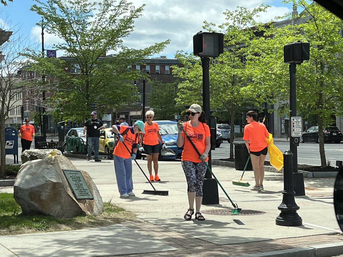 berlinmtnstudio's tweet photo. @BerkshireEagle looks like downtown #Pittsfield is benefiting from some #RandomActsOfKindness https://t.co/E2N8Bf6j9f